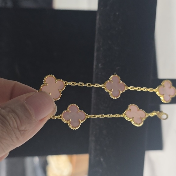 Gold and Light Pink Clover Bracelet - Picture 4 of 4